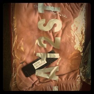 About 80 pairs of leggings brand new